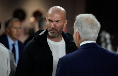 Πλησιάζει στον πάγκο της εθνικής Γαλλίας ο Ζιντάν