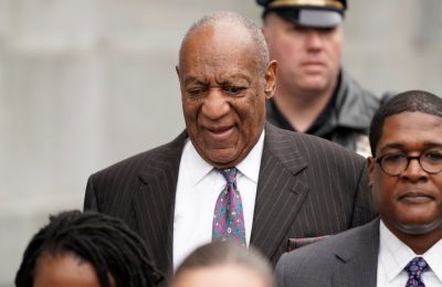 Το δικαστήριο αποφάσισε να της επιδικάσει 17,5 εκατ. δολάρια για ζημιές του παρελθόντος, οι οποίες περιλαμβάνουν «ψυχικό πόνο, απώλεια της απόλαυσης της ζωής και άλλα.