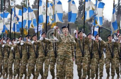 Ελλάδα: Συγκίνηση και δέος στη μεγαλειώδη στρατιωτική παρέλαση -ΒΙΝΤΕΟ