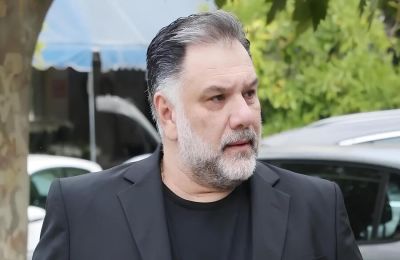 Η ανάρτηση του Γρηγόρη Αρναούτογλου για την στρατιωτική παρέλαση στο Σύνταγμα