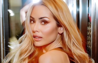 Η Ελένη Βουλγαράκη φαίνεται να έχει βρει σιγά σιγά τον νέο της ρυθμό στη μόνιμη πλέον κατοικία της στην Πορτογαλία