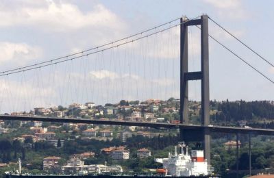 Το δεξαμενόπλοιο είχε αναχωρήσει από τη Ρωσία μεταφέροντας 140.000 τόνους αργού πετρελαίου. 