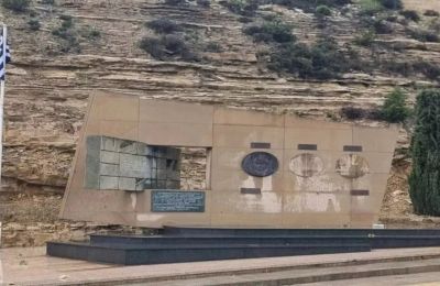 Η Αστυνομία ψάχνει ακόμη τις τρεις ανάγλυφες προτομές.