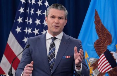 Οι προσευχές συνεχίζονται στο Οβάλ Γραφείο.