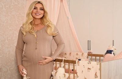 Αντίστροφα μετρά πλέον τον χρόνο η Κατερίνα Καινούργιου για τη στιγμή που θα κρατήσει στην αγκαλιά της την κόρη της