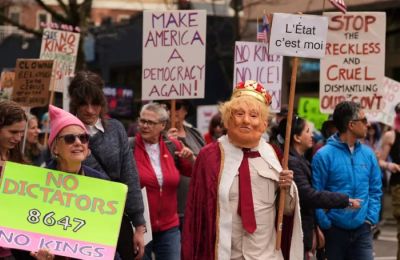 «No Kings»: Λαοθάλασσα στους δρόμους των ΗΠΑ κατά του Τραμπ 