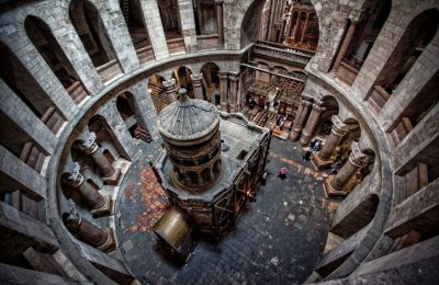 Ο Πανάγιος Τάφος, μαζί με το Δυτικό Τείχος και το Τέμενος Αλ-Άκσα παραμένουν κλειστά για το κοινό από τα τέλη Φεβρουαρίου 2026 λόγω του πολέμου