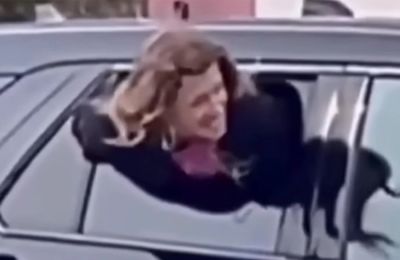 Γυναίκα στις ΗΠΑ δραπέτευσε από παράθυρο περιπολιτκού.