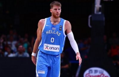 Ζητά την αναίρεση του ελληνικού διαβατηρίου του Γουόκαπ