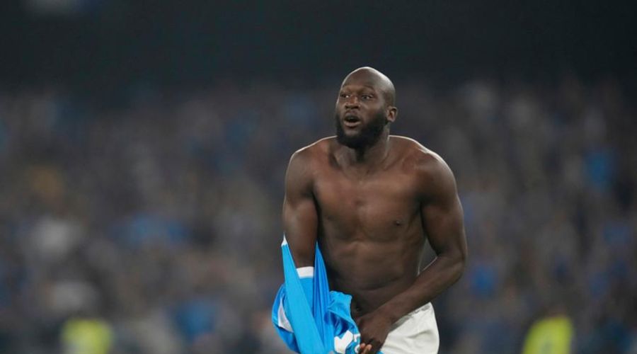 Στην πόρτα της εξόδου από τη Νάπολι είναι ο Λουκάκου