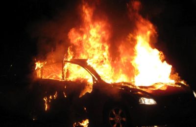 Έκρηξη και εμπρησμός αυτοκινήτου στη Λεμεσό