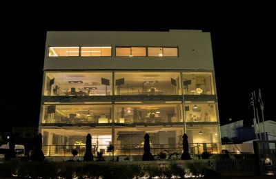 Το κτίριο της SppMedia φωταγωγείται για την Πορεία Χριστοδούλας 2026