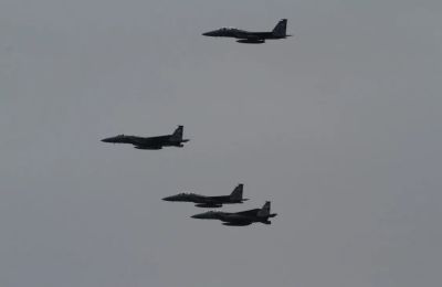 Η τύχη του πληρώματος αμερικανικού F15, που υποστηρίζει ότι κατέρριψε η Τεχεράνη, εξελίσσεται σε θρίλερ.