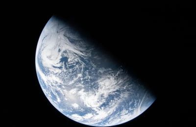 Η  δεύτερη λήψη από την αποστολή «Άρτεμις II» αναβιώνει εκείνη τη στιγμή του «Απολλων 8», συνδέοντας το παρελθόν με το μέλλον της ανθρώπινης παρουσίας στο Διάστημα.