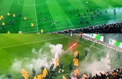 Χάος, κυνήγι οπαδών, κλεμμένα πανό και προσωρινή διακοπή (vid)