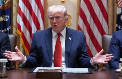 Τελεσίγραφο έδωσε γι' άλλη μια φορά ο Τραμπ στο Ιράν για το άνοιγμα των Στενών του Ορμούζ.