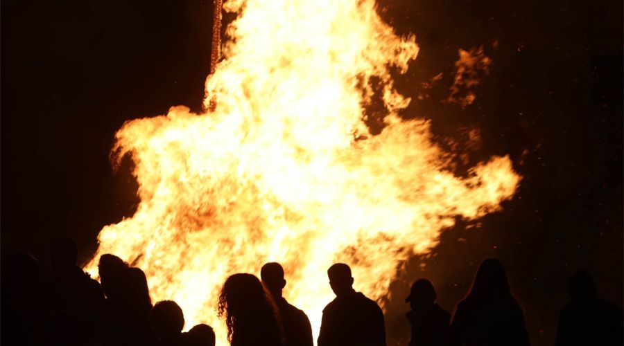 Βγήκαν για λαμπρατζιές και βρήκαν μολότοφ και κροτίδες