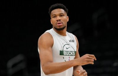 Αιχμηρή ανάρτηση Αντετοκούνμπο και απάντηση σε Μπακς