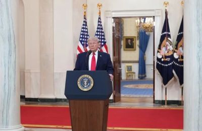 Ο Ντόναλντ Τραμπ εξήρε την επιχείρηση που οδήγησε στη διάσωση των Αμερικανών πιλότων στο Ιράν και τη χαρακτήρισε «ιστορική».