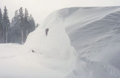 Νεκροί από τη χιονοστιβάδα είναι μια γυναίκα περίπου 20 ετών και ένας άνδρας περίπου 30 ετών.