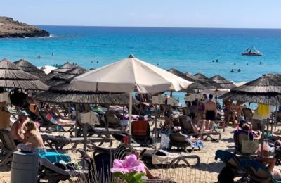 Εικόνα από την παραλία Nissi στην Αγία Νάπα, το Σάββατο 4 Απριλίου (Πηγή: Nissi Beach - Facebook)