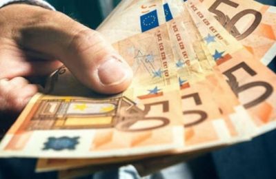 Σοβαρές στρεβλώσεις στα επιδόματα με πληρωμές χωρίς έλεγχο