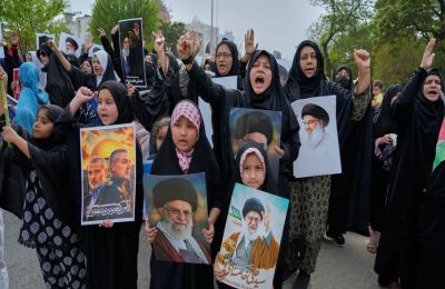 Ο Ιρανός στρατός καλεί παιδιά στο πεδίο μάχης.