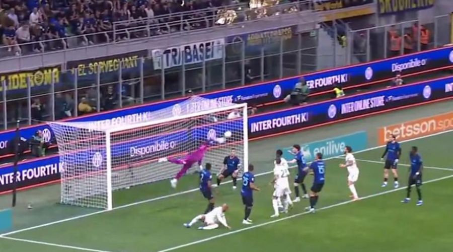 Η μυθική επέμβαση του Ζόμερ με ανάποδο χέρι (vid)