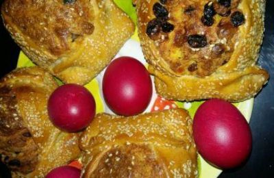 Ακριβότερες για φέτος, οι ντομάτες και αγγουράκια, καθώς και σε αβγά, σοκολατένια και κανονικά.