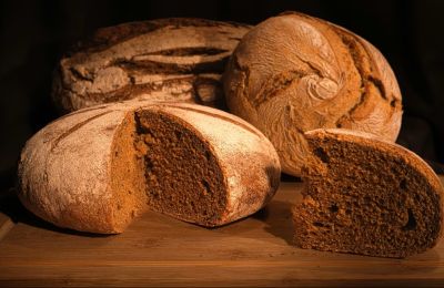 Νέο είδος γενετικά τροποποιημένου σιταριού μπορεί να χρησιμοποιηθεί για την παραγωγή ψωμιού με σημαντικά χαμηλότερα επίπεδα καρκινογόνων ουσιών κατά το ψήσιμο.