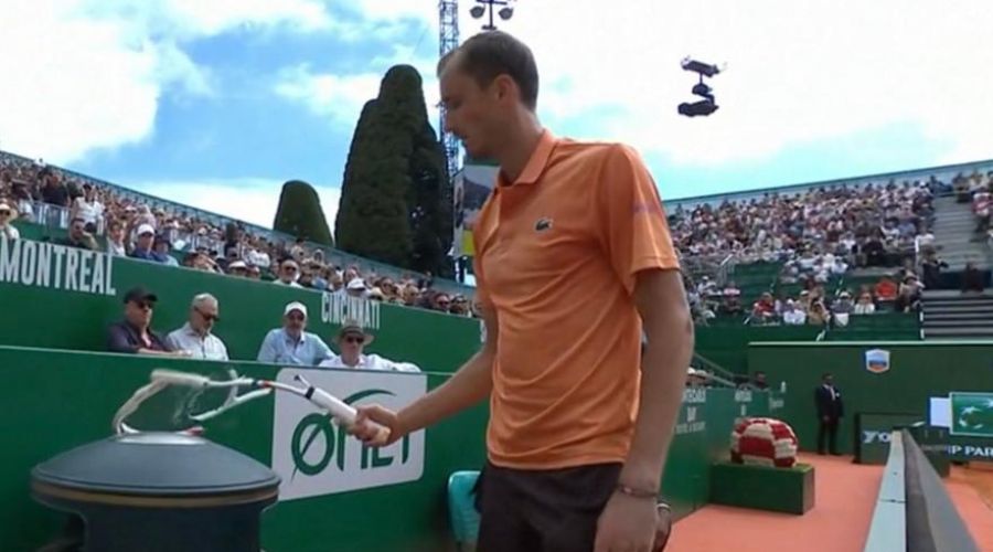 Συντριβή για Μεντβέντεφ στο Μόντε Κάρλο