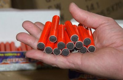 Τσάκωσαν 64χρονο με κροτίδες