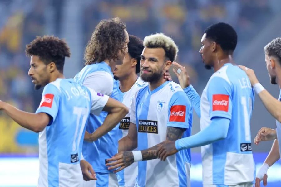 «Μπλε» βήμα τελικού μα... ζωντανή η ΑΕΛ (vid)