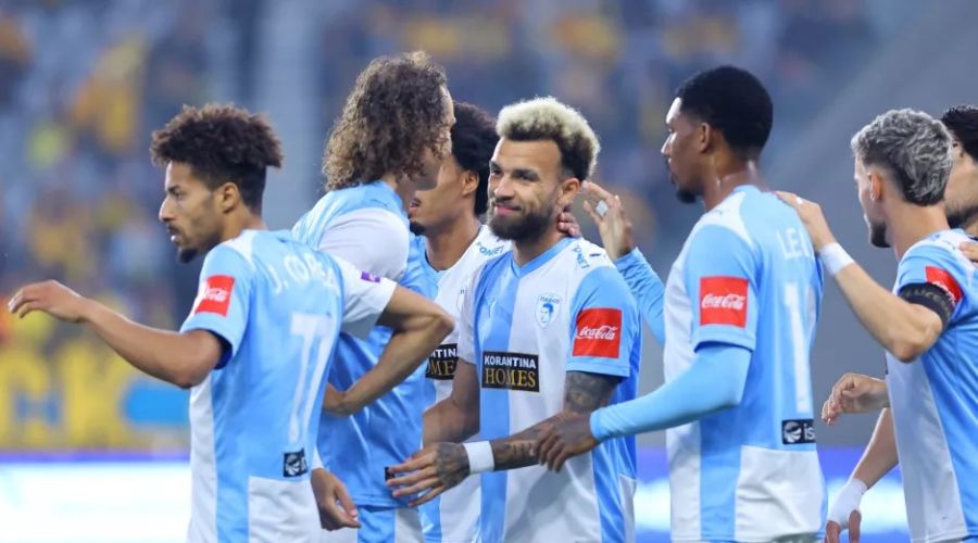 «Μπλε» βήμα τελικού μα... ζωντανή η ΑΕΛ (vid)