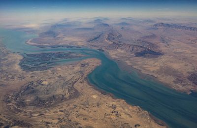 Ανάλυση για τη παγκόσμια διακίνηση πετρελαίου εξαιτίας του πολέμου στη Μέση Ανατολή.