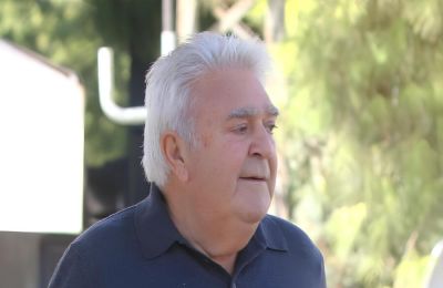 Εκεί ζει απομονωμένος – Στιγμιότυπα από τη μονοκατοικία με το μποστάνι του στη Θεσσαλονίκη