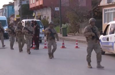 Oι συλλήψεις πραγματοποιήθηκαν ταυτόχρονα σε 34 επαρχίες, στο πλαίσιο συντονισμένων εφόδων κατά της οργάνωσης.