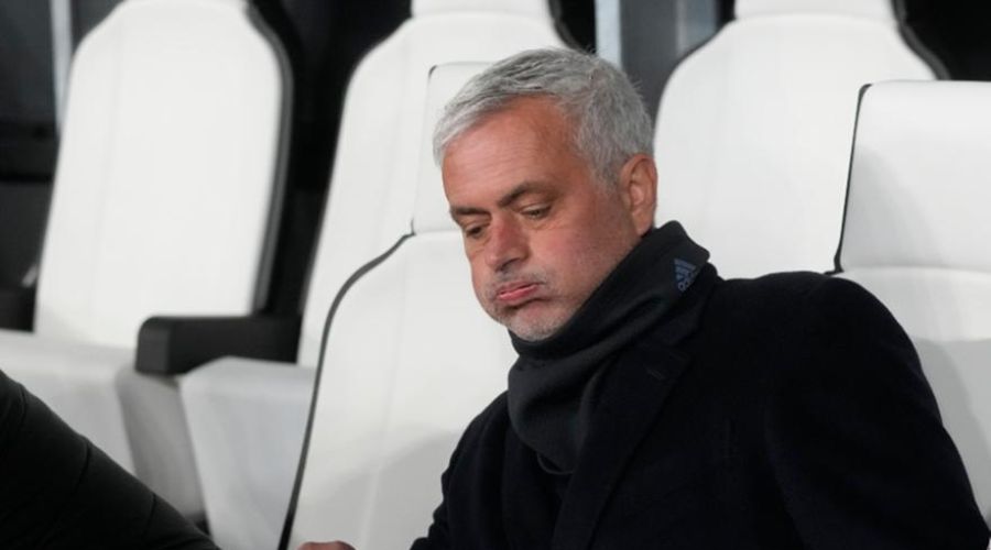 «Σύννεφα» για Μουρίνιο στην Μπενφίκα