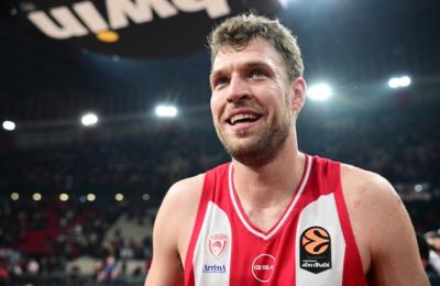 Ο υπουργός αθλητισμού της Βουλγαρίας θα βραβεύσει τον Σάσα Βεζένκοφ!