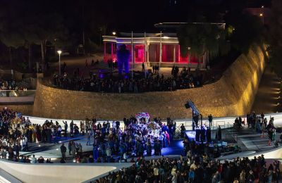 Έθιμο συνάντησης Επιταφίων στη γέφυρα της Πλατείας Ελευθερίας