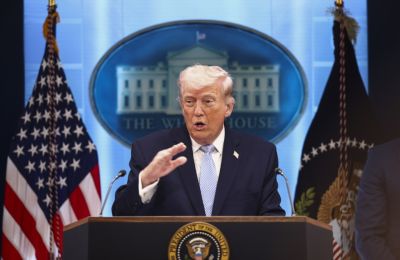 Τραμπ: Φορτώνουμε τα πλοία μας με «τα καλύτερα πυρομαχικά»