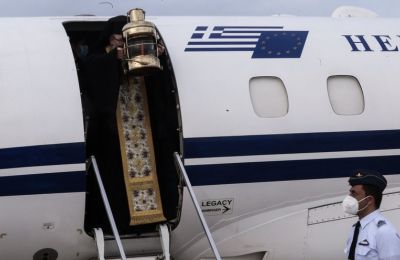 Το Άγιος Φως θα μεταφερθεί με ειδική πτήση της Aegean το απόγευμα σήμερα, Μεγάλο Σάββατο, από το Τελ Αβίβ.