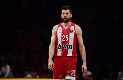 «Ματιές της Φενέρμπαχτσε προς τον Άλεκ Πίτερς του Ολυμπιακού»