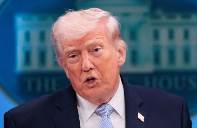 Απειλές Τραμπ για ναυτικό αποκλεισμό του Ιράν 