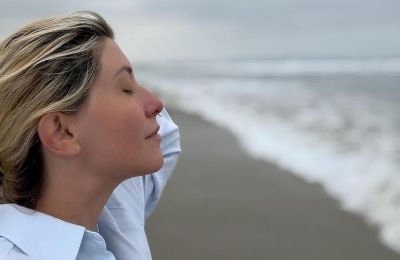 Μαζί με τον σύζυγό της Κώστα Μπακογιάννη και ένα μήνυμα πασχαλινό γεμάτο νόημα