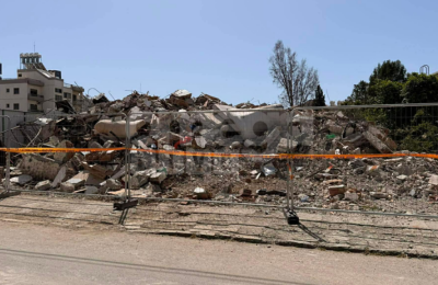 Η Αστυνομία λαμβάνει ακόμα καταθέσεις από ενοίκους και γείτονες, τονίζοντας ότι αν και εφόσον υπάρχουν ευθύνες, θα αποδοθούν.