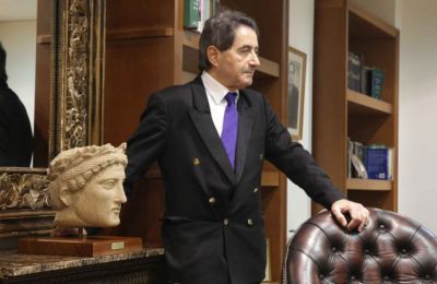 «Τους είπα ότι θεωρώ τις ενέργειές τους παράνομες και αντισυνταγματικές και ότι δεν συγκατατίθεμαι για έρευνες στις συσκευές μου»,, τονίζει ο Νίκος Κληρίδης. 