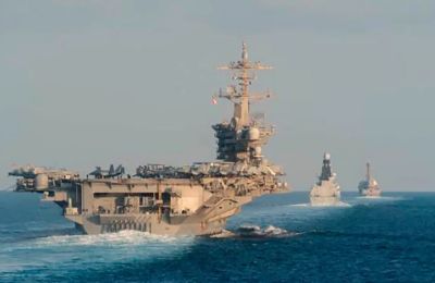 Το USS Abraham Lincoln στα ανοιχτά του Κόλπου.