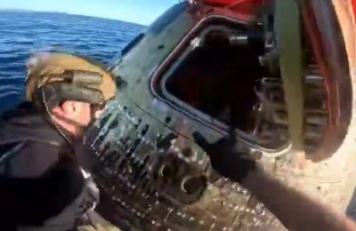 Η στιγμή υποδοχής των αστροναυτών μετά το ταξίδι στη Σελήνη.