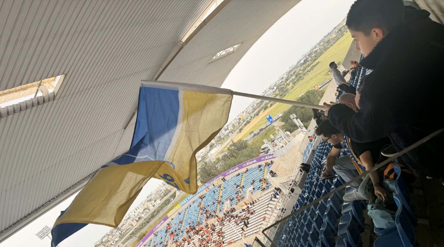 Με τη γαλαζοκίτρινη σημαία ψηλά!